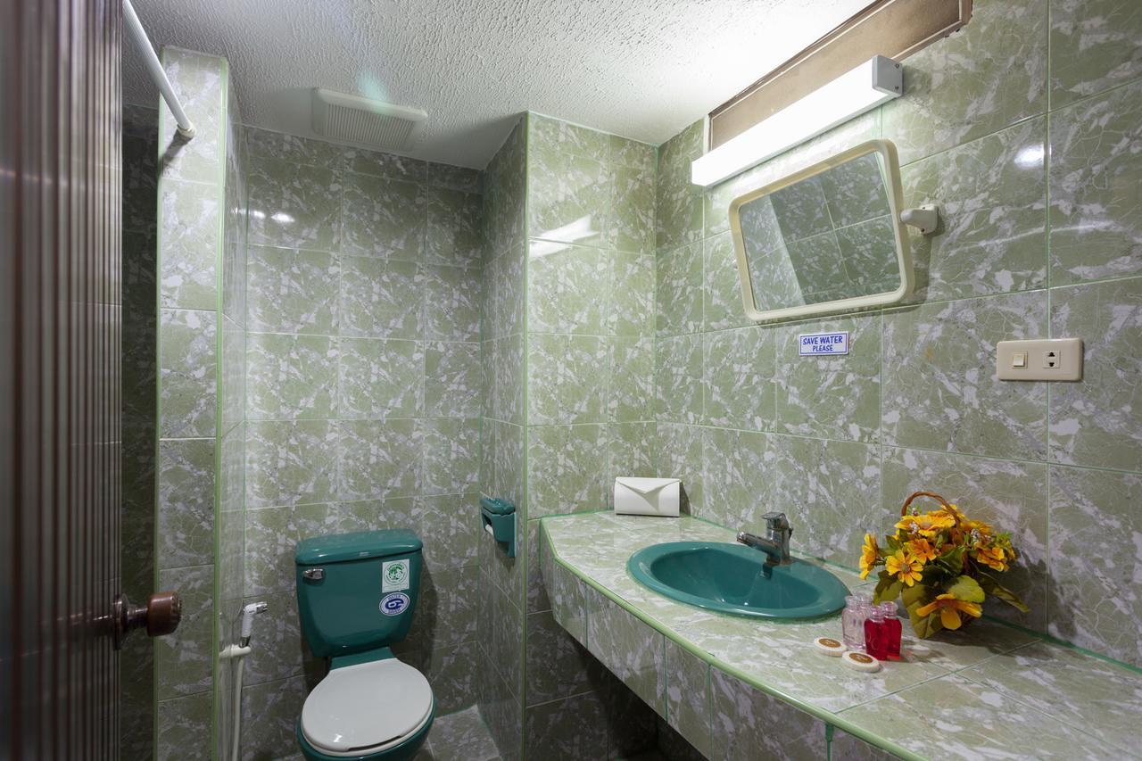 Simple Boutique Seabreeze Hotel Patong Exterior photo